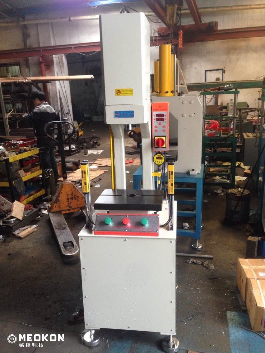 德川液壓機(jī) 現(xiàn)場圖片.jpg